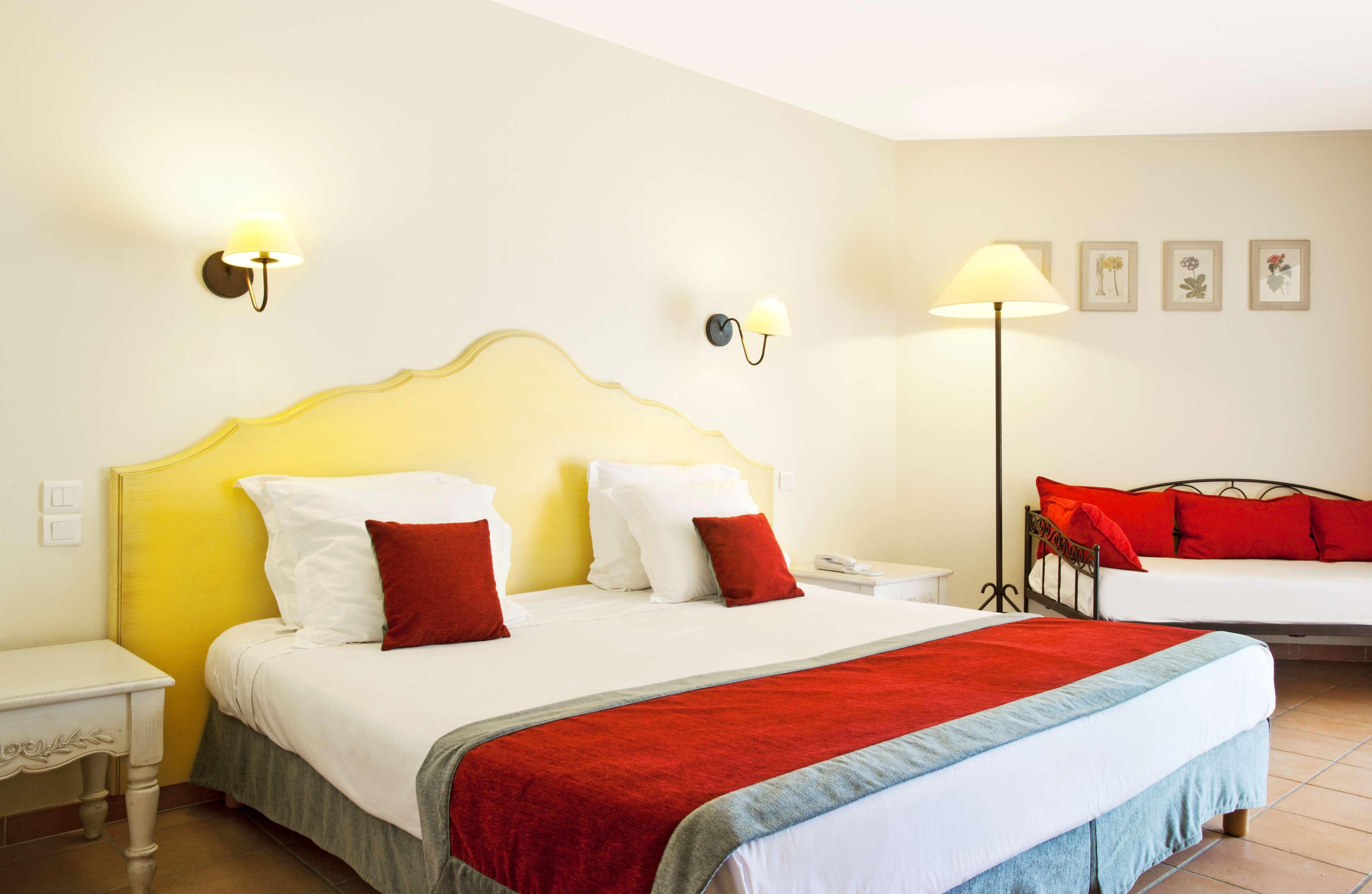 Golden Tulip Avignon Le Paradou מראה חיצוני תמונה