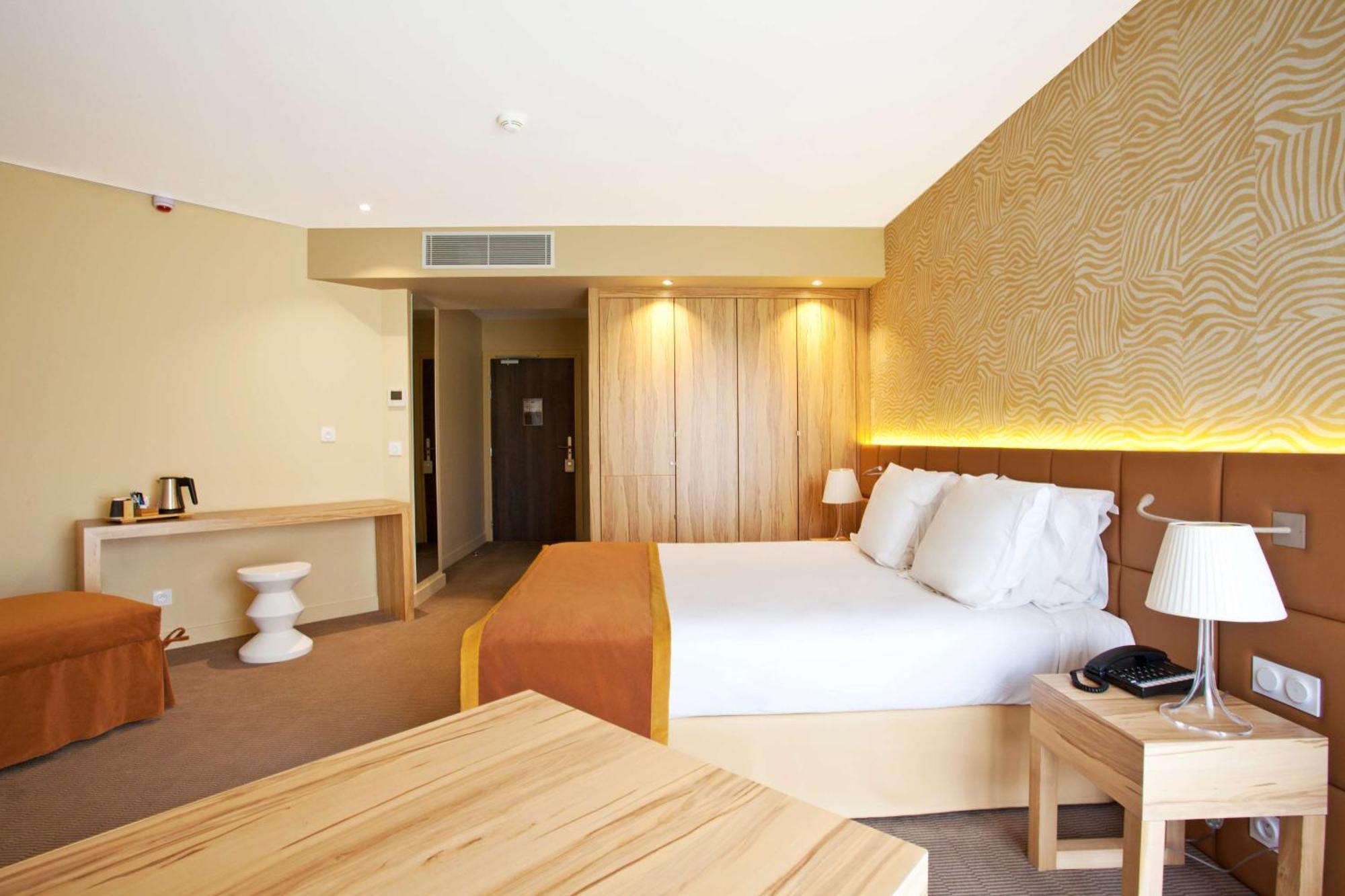 Golden Tulip Avignon Le Paradou מראה חיצוני תמונה