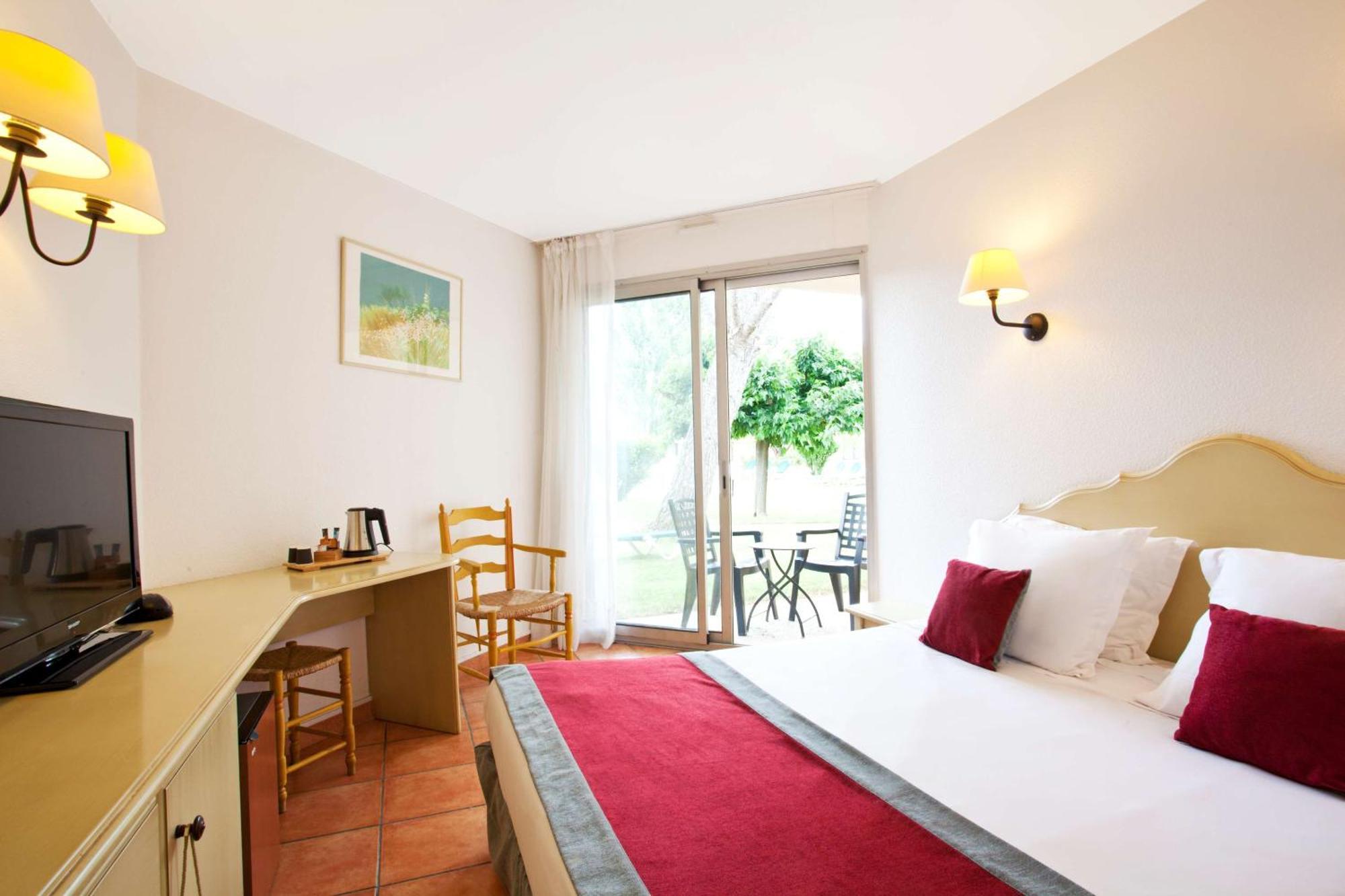 Golden Tulip Avignon Le Paradou מראה חיצוני תמונה