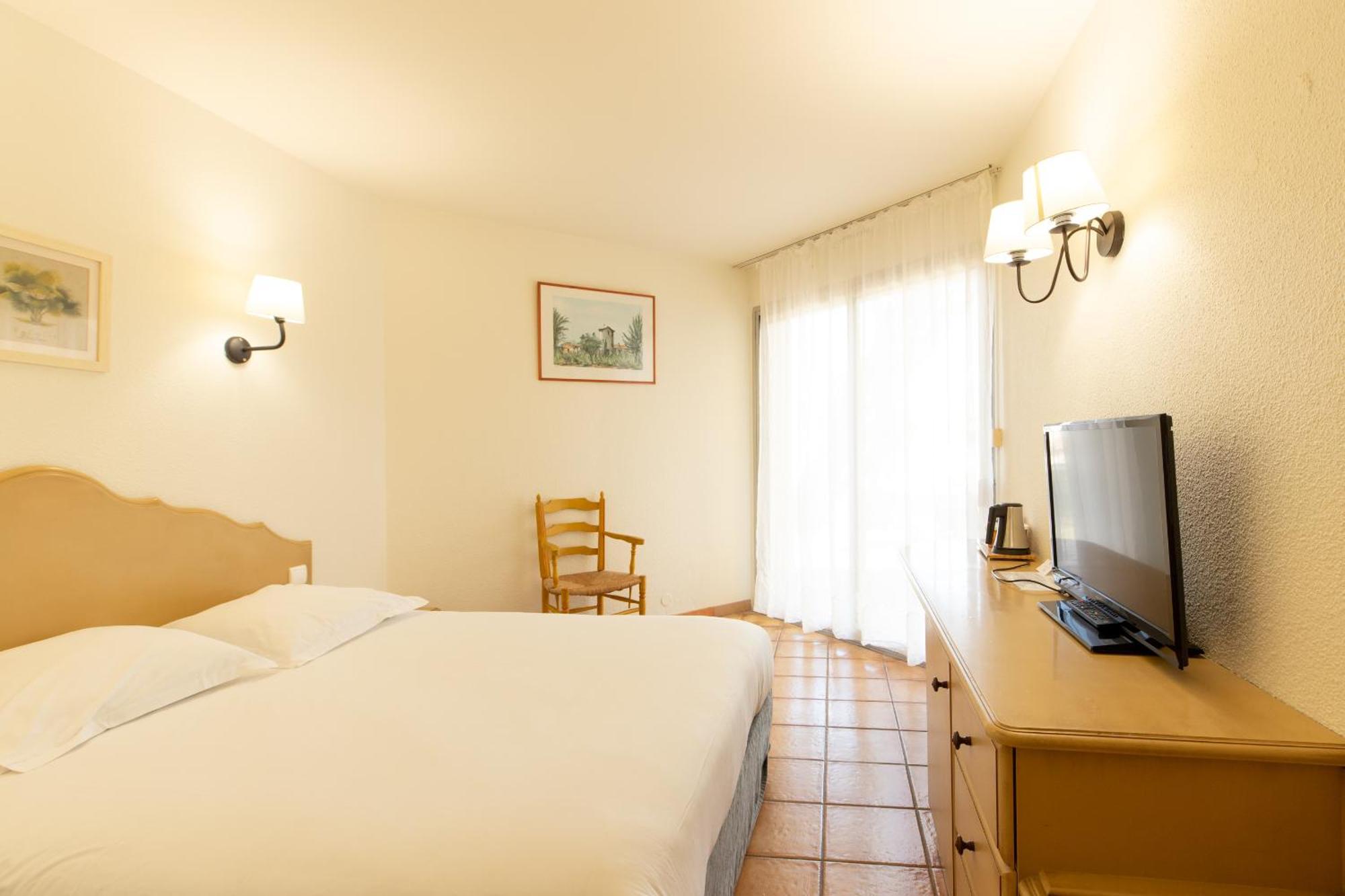 Golden Tulip Avignon Le Paradou מראה חיצוני תמונה