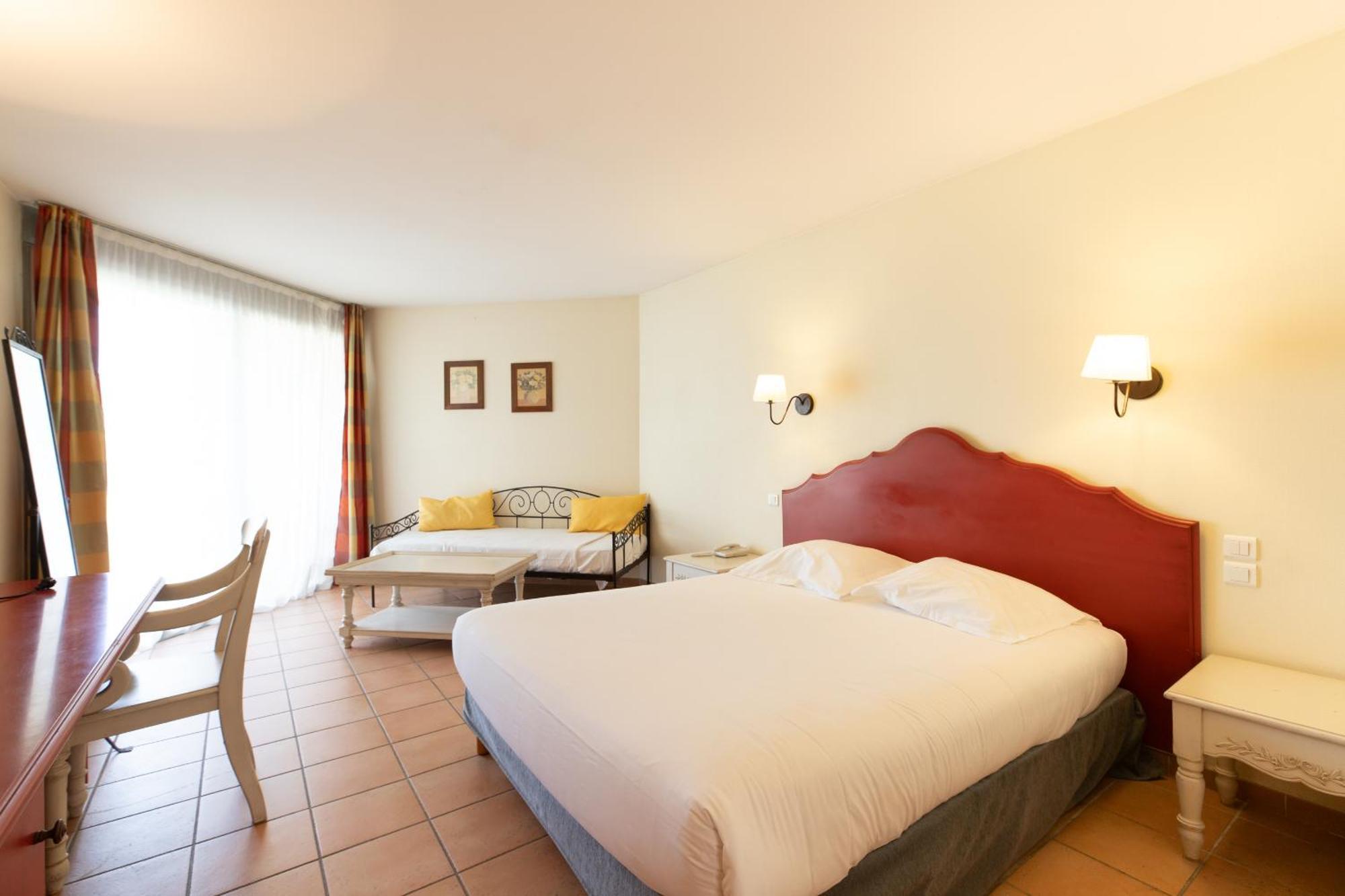 Golden Tulip Avignon Le Paradou מראה חיצוני תמונה