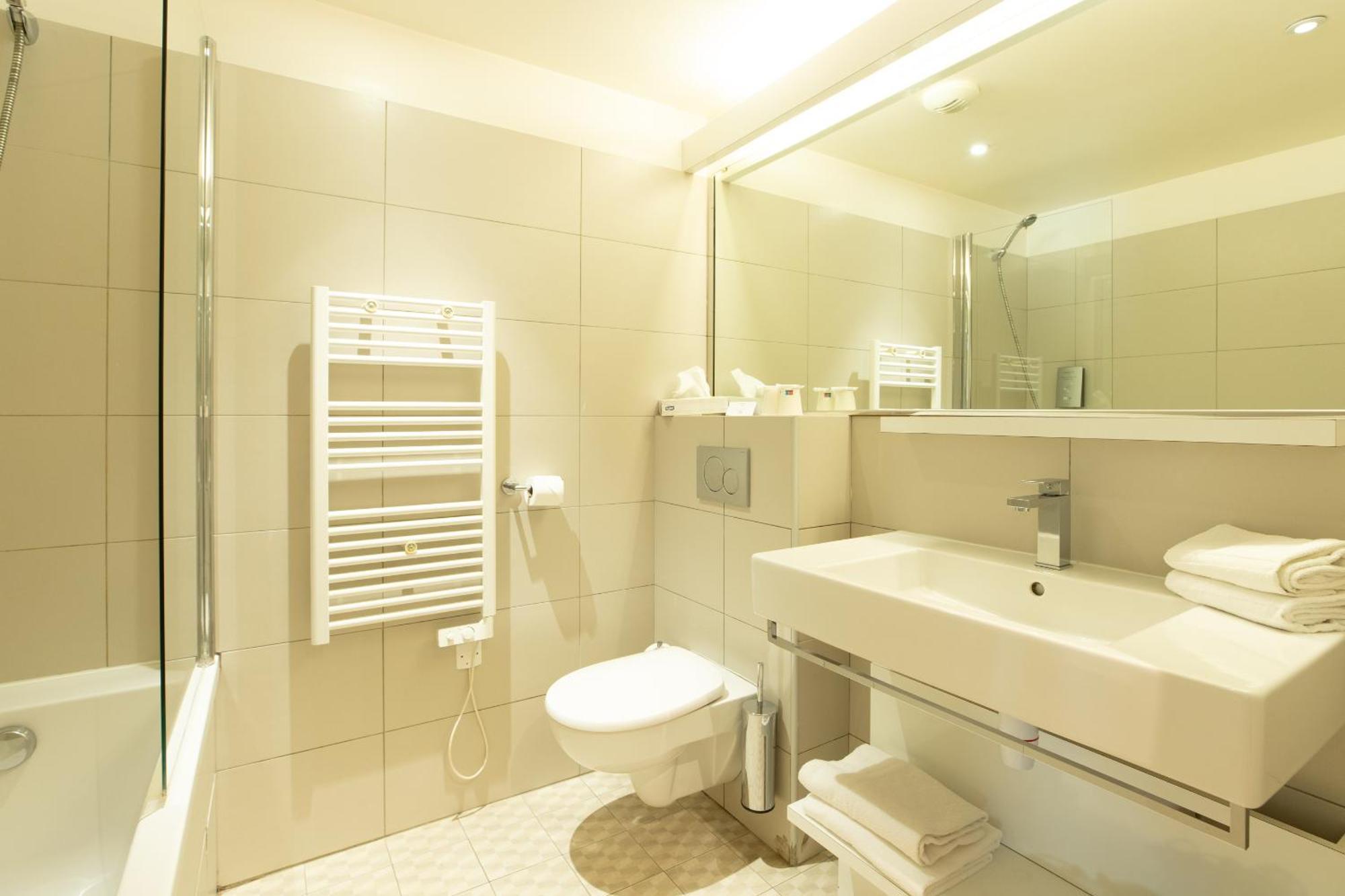 Golden Tulip Avignon Le Paradou מראה חיצוני תמונה